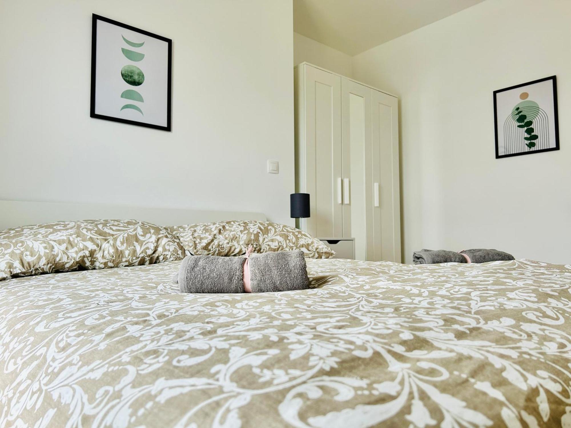 Appartamento Modern With Balcony & Free Parking - Nearby Metro *