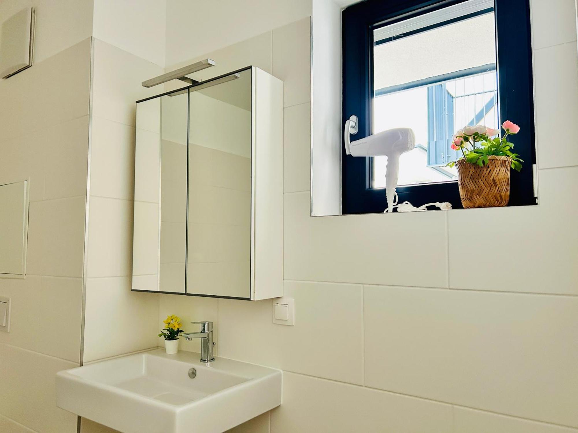 Modern With Balcony & Free Parking - Nearby Metro Appartamento *
