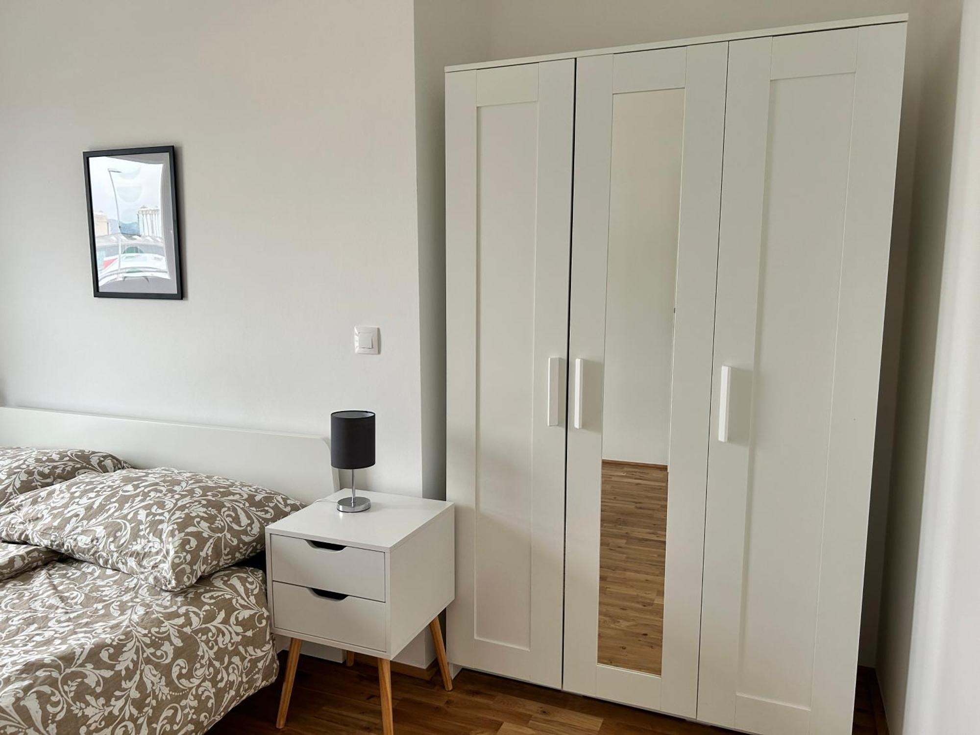 Modern With Balcony & Free Parking - Nearby Metro Appartamento *