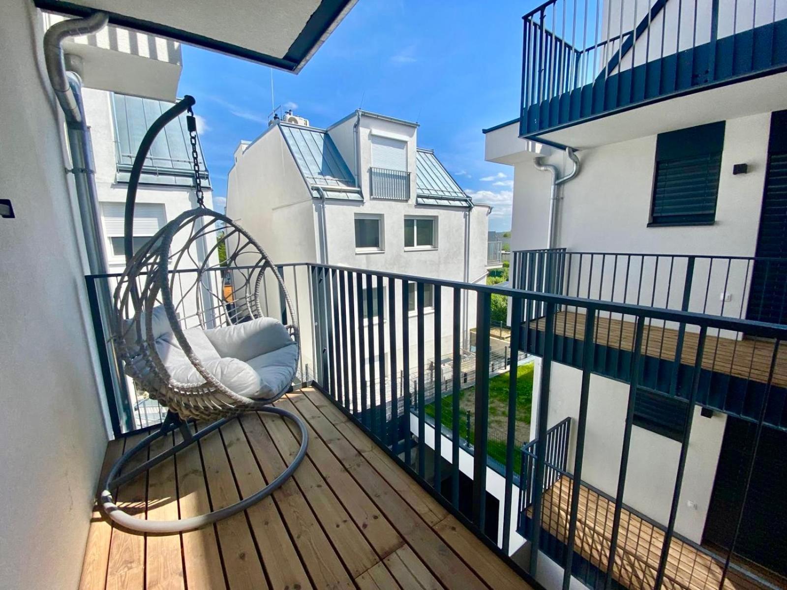 Modern With Balcony & Free Parking - Nearby Metro Appartamento *