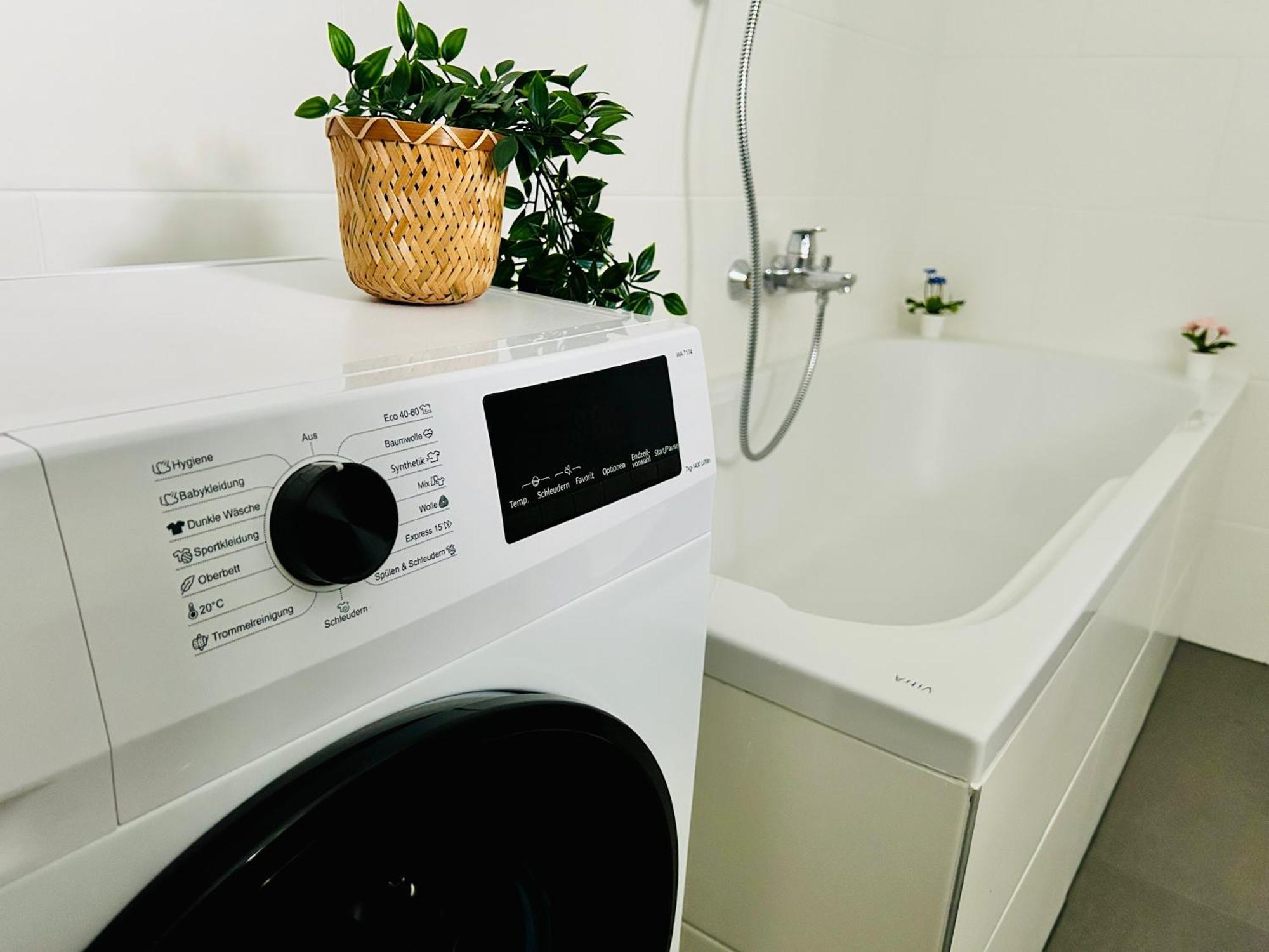 Apartament Modern With Balcony & Free Parking - Nearby Metro Wiedeń