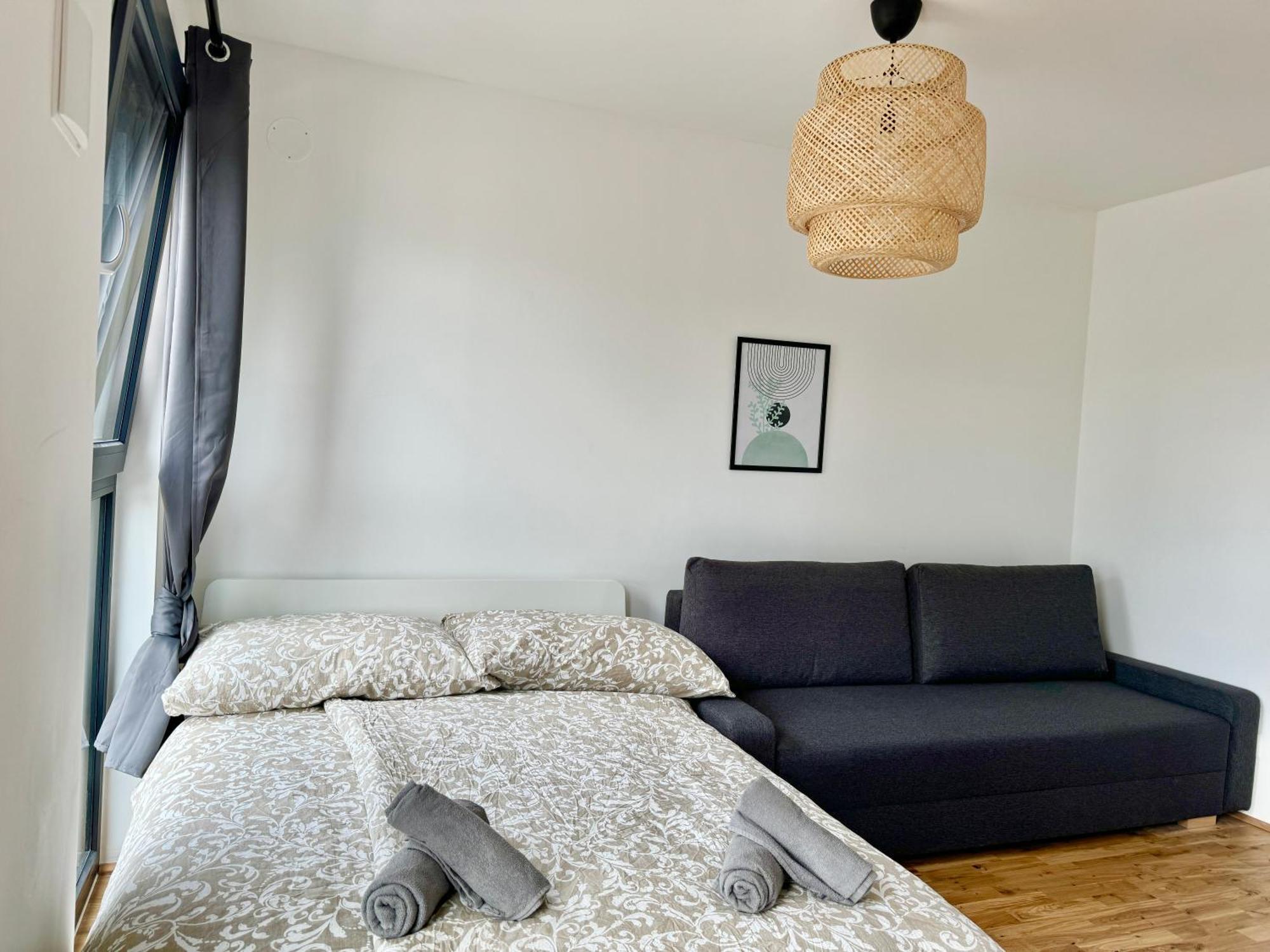 Modern With Balcony & Free Parking - Nearby Metro Wiedeń